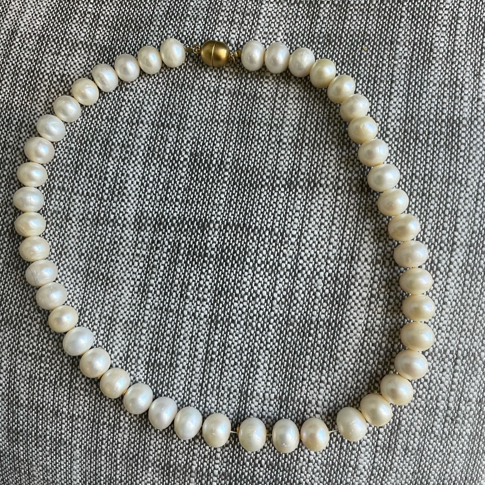 Costume pearl choker